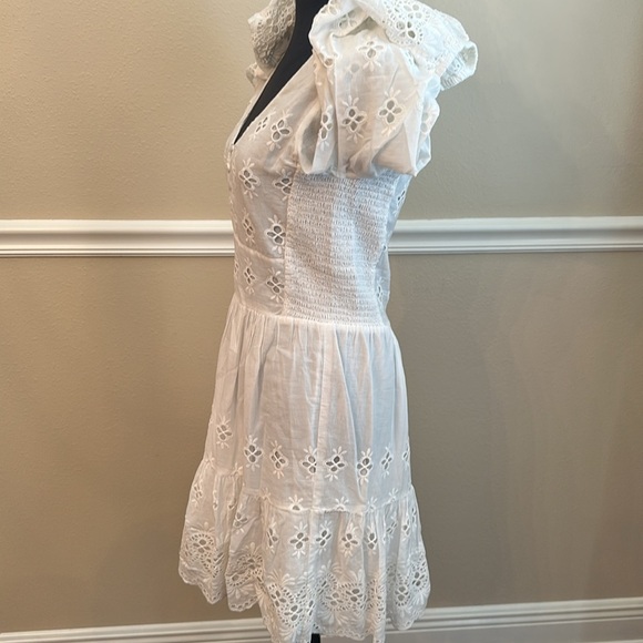 White Embroidered V-Neck Dress Women’s eyelet lined button XS Spring Summer - Picture 8 of 8